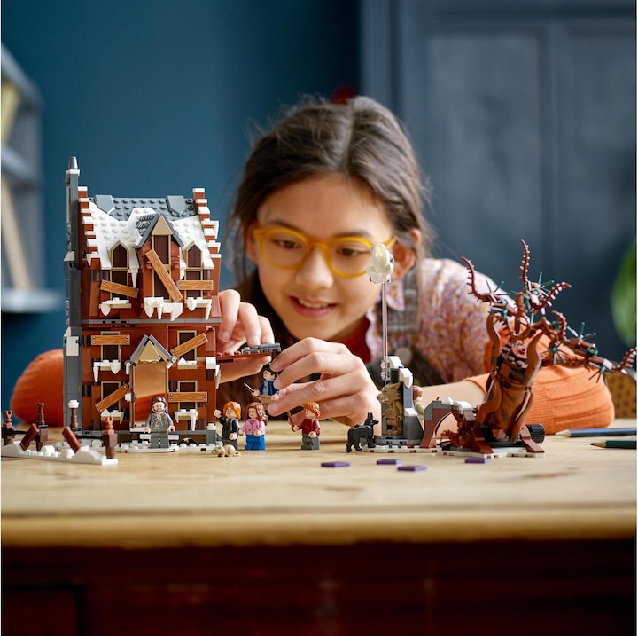 Actual product image LEGO Howling hut and whipping willow (76407, LEGO Harry Potter)