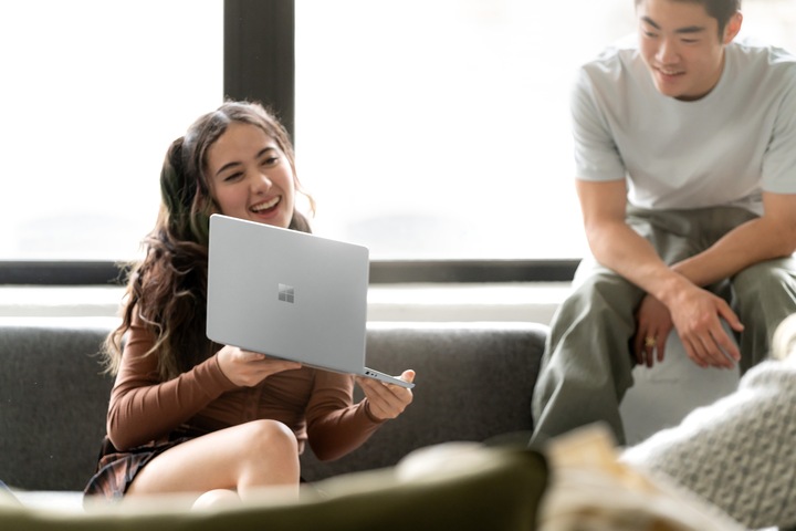 Immagine prodotto Microsoft Surface Laptop Go 2 (12.40", Intel Core i5-1135G7, 8 GB, 256 GB)