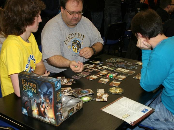 Actual product image Enigma Fantasy Flight Games The Elder Sign (English)