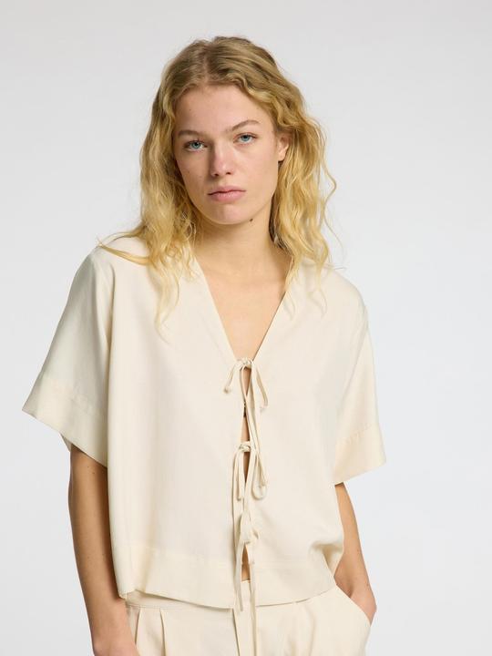 Actual product image Selected Femme Vorn gebundene Top mit V-Ausschnitt (38)