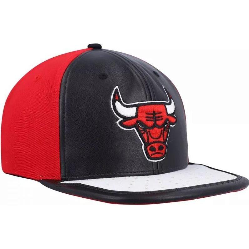 Mitchell & Ness, Uomini, Cappellino, Chicago Bulls Day One Snapback Bulls Cap, Rosso, Bianco, Nero