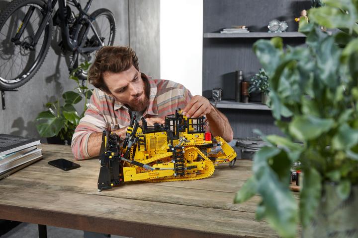 Produktbild LEGO Cat D11 Bulldozer (42131, LEGO Technic)