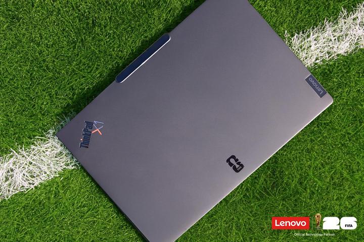 Immagine prodotto Lenovo ThinkPad X1 Carbon Gen 13 Aura Edition (14", 1000 GB, 32 GB, Svizzera, Intel Core Ultra 7 258V)