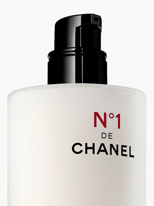 Image du produit Chanel Revitalizing Essence Lotion Plumps (Lait pour le corps, 100 ml)