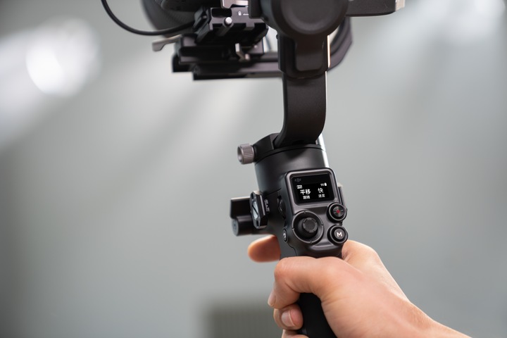 Image du produit DJI RSC 2 (Appareil photo à objectif interchangeable, Appareil photo reflex, 3 kg)