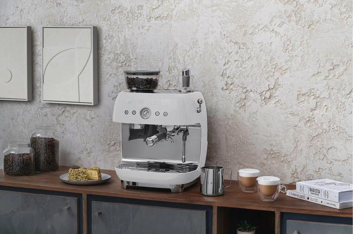 Produktbild Smeg EGF03WHEU Espressomaschine mit Mahlwerk Weiss 50's Style