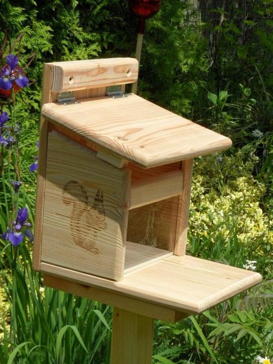 Produktbild Arbrikadrex Eichhoernchenfutterhaus Laerchenholz