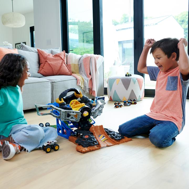 Image du produit Hot Wheels Monster Trucks ARENA SMASHERS™ MEGA-WREX™ VS CRUSHZILLA TAKEDOWN™ Playset