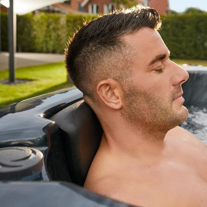 Image du produit Home Deluxe Jacuzzi d'extérieur BLACK PEARL, 27 jets de massage, éclairage, escalier et couverture thermique, 3 (3 Personnes)