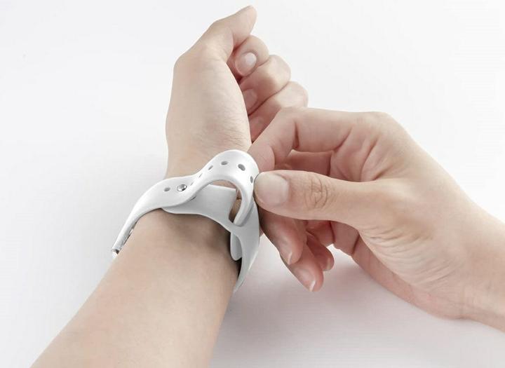 Actual product image pasek Silicon Apple Watch 38/40/ 41 mm biały/white (Stainless steel)