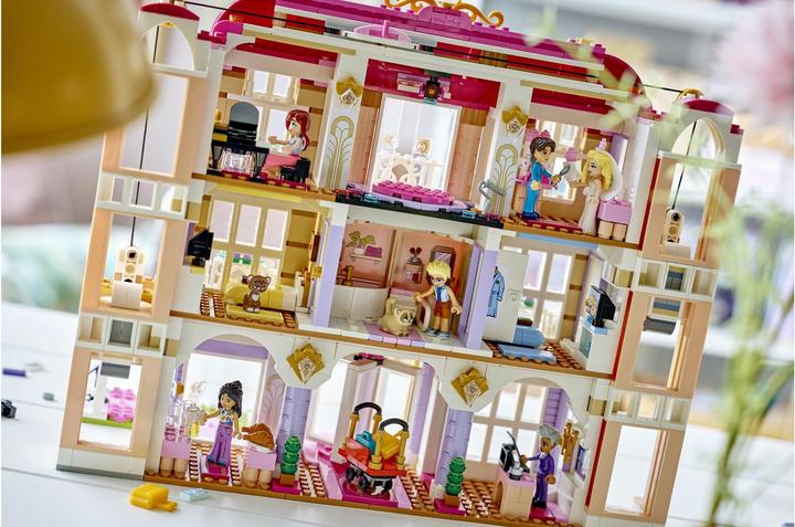 Produktbild LEGO Das Grandhotel von Heartlake City (42704, LEGO Friends)