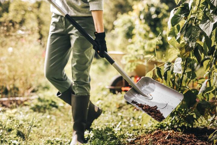 Immagine prodotto Fiskars Pala per sollevare e spostare materiale sfuso e neve, Lunghezza: 130 cm, Borsta rinforzato