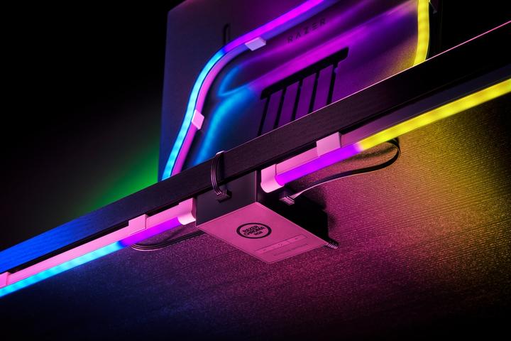 Produktbild Razer Chroma (RGB, 200 cm, Indoor)