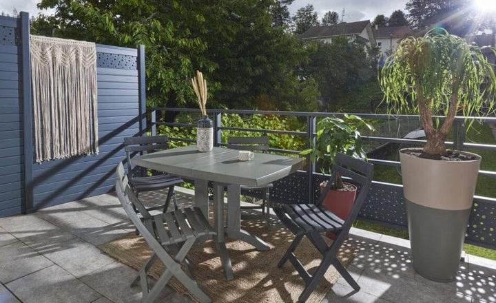 Actual product image Grosfillex Miami