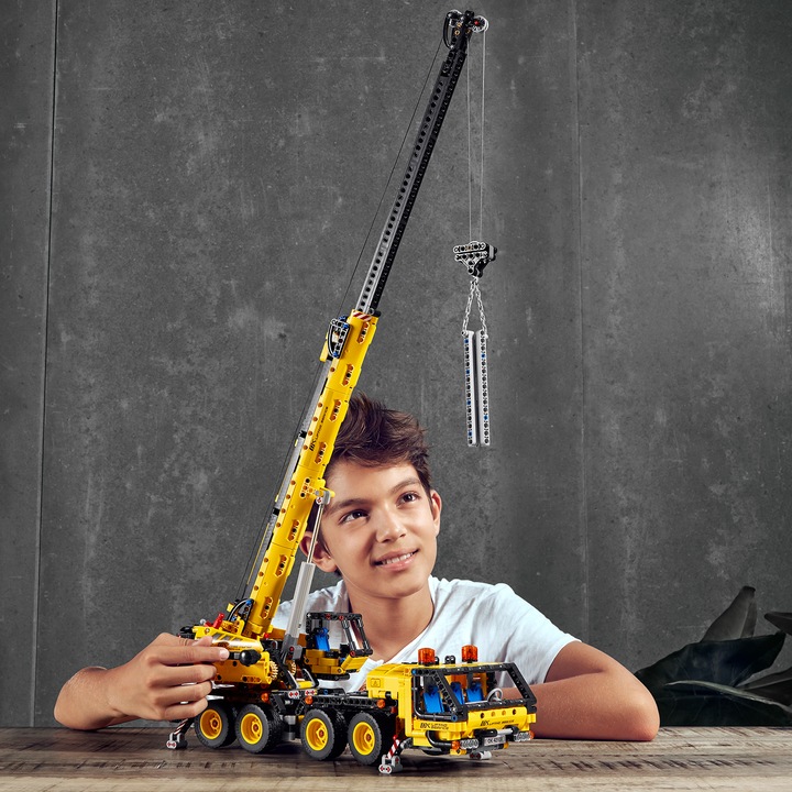 Actual product image LEGO Crane truck (42108, LEGO Technic)