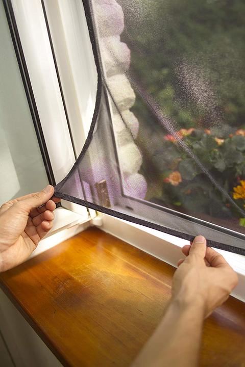 Produktbild tesa Insektenschutz COMFORT für Fenster, mit Klettband, selbstklebend, ohne Bohren (130 x 150 cm)