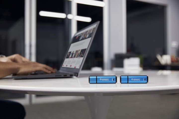 Actual product image Kingston IronKey Vault Privacy 50 (256 GB, USB-A, USB 3.2)