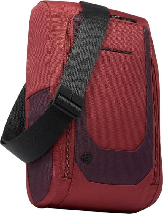 Produktbild Piquadro Umhängetasche aus recyceltem Stoff und Leder