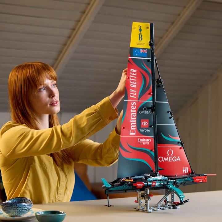 Immagine prodotto LEGO Lo yacht da regata AC75 di Emirates Team New Zealand (42174, LEGO Technic)