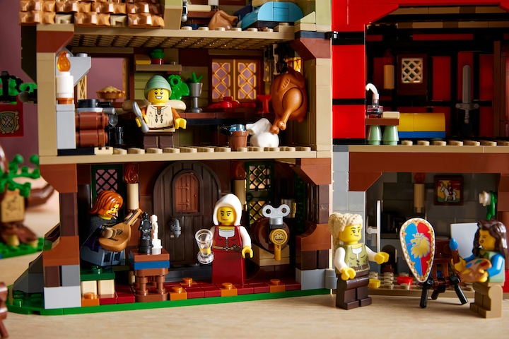 Productafbeelding LEGO Middeleeuws stadsplein (10332, LEGO Icons, LEGO Zeldzame Sets)