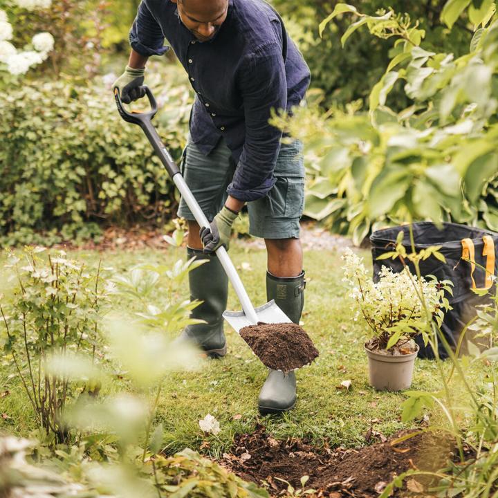 Actual product image Fiskars Telescopic spade for soft, low-stone soils, Round, Length: 111 - 130 cm, Reinforced boron steel