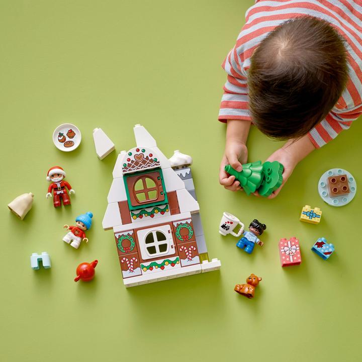 Actual product image LEGO Gingerbread House with Father Christmas (10976)