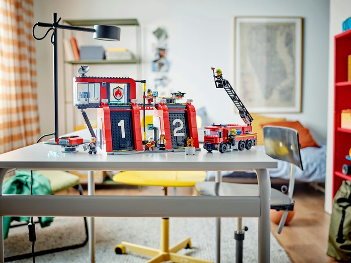 Actual product image LEGO 60414 Fire station with turntable ladder truck (60414, LEGO City)