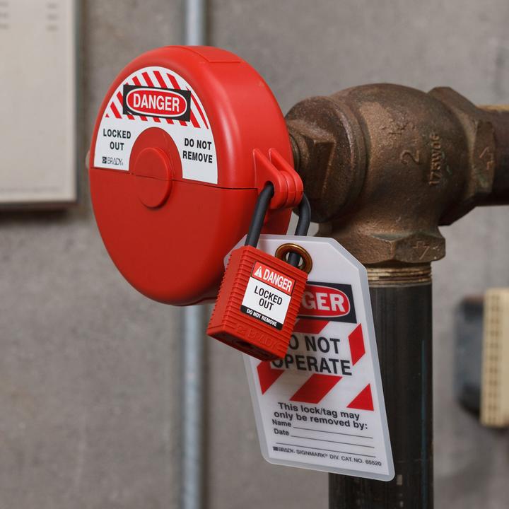 Actual product image Brady Safekey nylon safety lock with nylon shackle, red, shackle height 38 mm, shackle diameter 6.4 mm