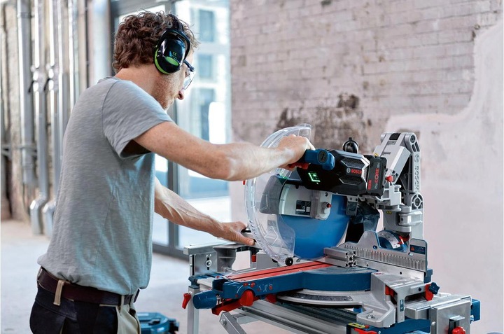Actual product image Bosch Professional GCM 18V-305 GDC
