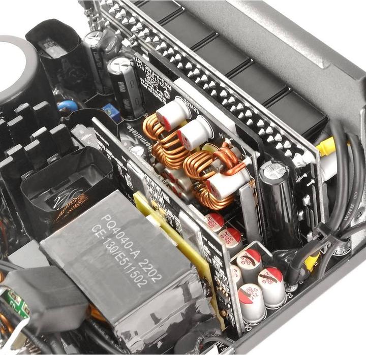 Actual product image Thermaltake Toughpower PF1 1050W 80+ Platinum Modular (1050 W)