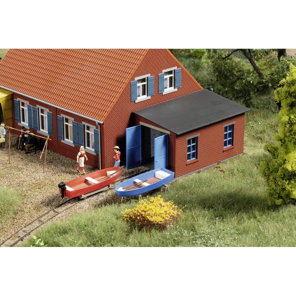 Auhagen 11476 H0 Bootshaus mit Slipanlage