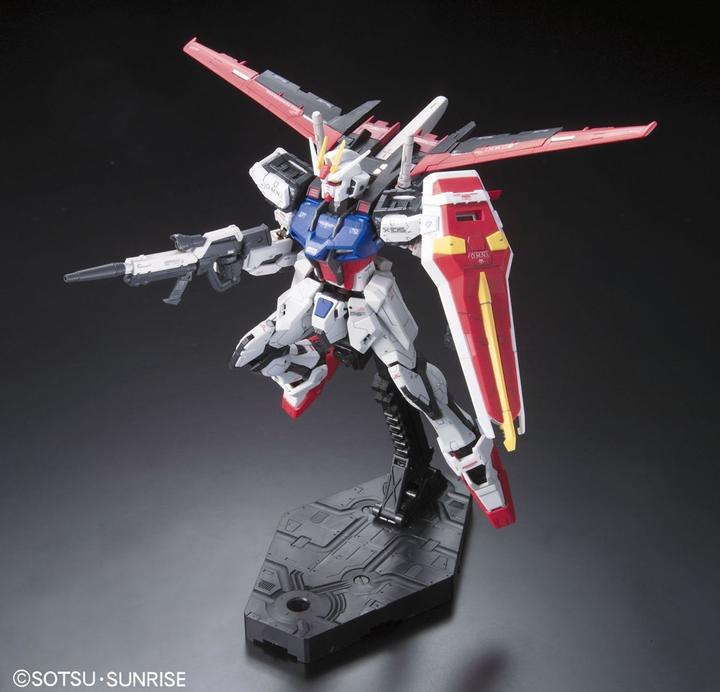 Actual product image Bandai 1/144 RG GAT-X105 AILE STRIKE GUNDAM