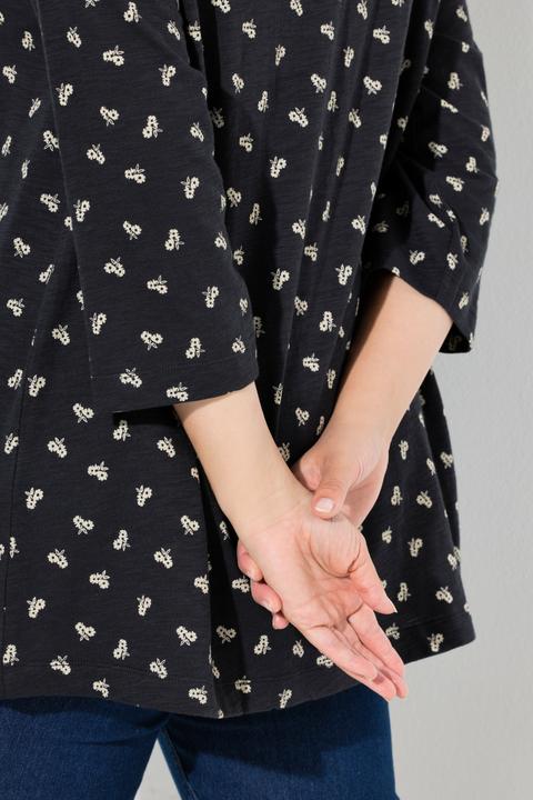 Immagine prodotto Ulla Popken Maglia dal taglio svasato con fiori, scollo a V e maniche a 3/4 (50, 52)