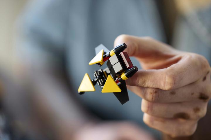 Actual product image LEGO Blacktron Renegade (10355, LEGO Icons, LEGO Rare sets)