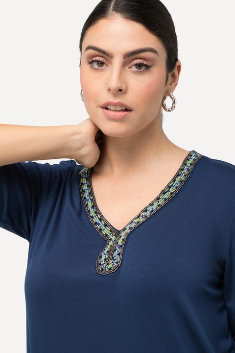 Image du produit Ulla Popken T-shirt à manches courtes, avec perles. Coupe évasée et col tunisien. Silhouette en A évasée. (46, 48)
