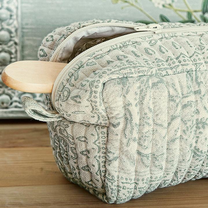 Actual product image Loberon Saône bag green/cream