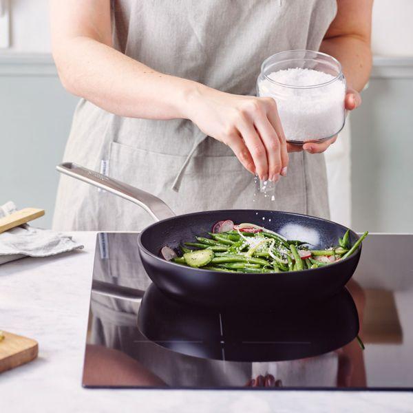 Actual product image Greenpan Evolution Koekenpan 24 cm Zwart (CC006386-001) (Frying pan, Aluminium, Stainless steel, 24 x 43.80 cm)