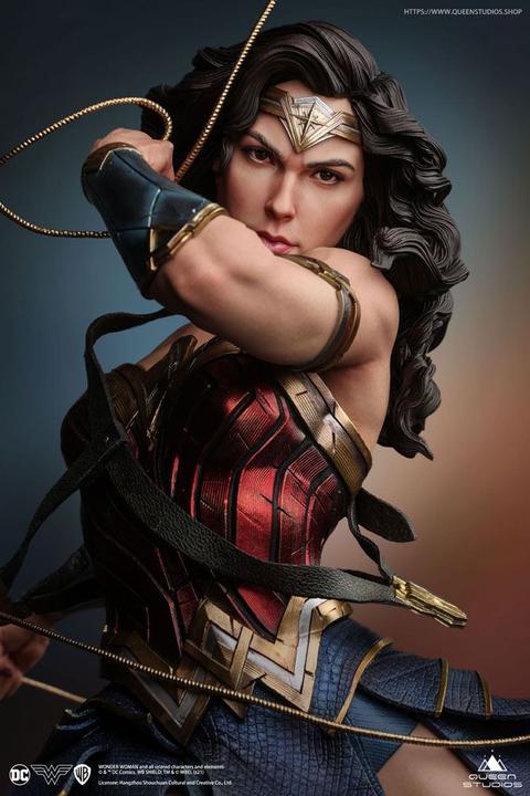Actual product image Queen Studios Wonder Woman Comic Statuette 1/4 Wonder Woman Early Bird Version 47 cm
