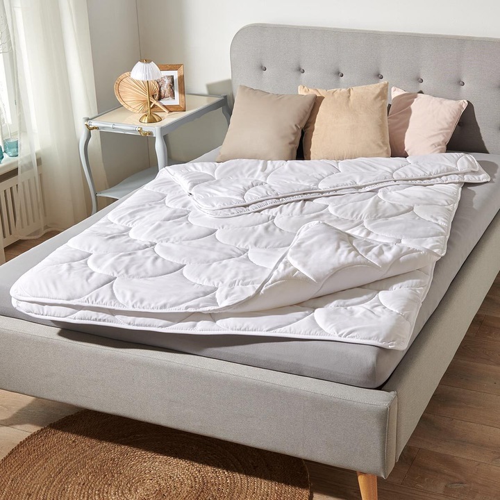 Actual product image Traumschlaf Basic Faserdecke Vierjahreszeiten (1440 g, 155 x 200 cm)