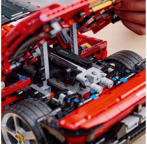 Actual product image LEGO Ferrari Daytona (42143, LEGO Technic)