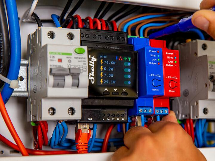 Actual product image Shelly Pro 2 (Switch actuator)