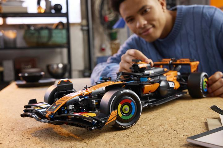 Actual product image LEGO McLaren MCL39 F1 racing car (LEGO Technic)