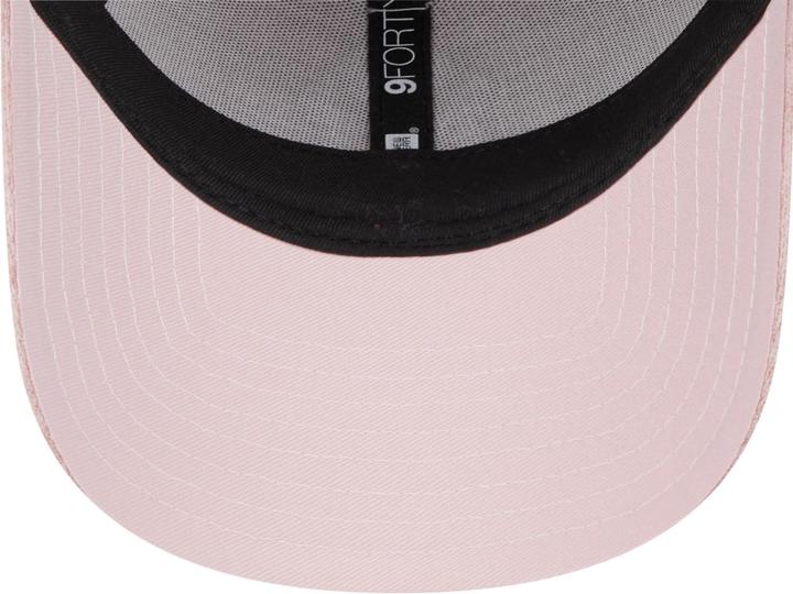 Actual product image New Era 9Forty Ladies Cap - Fleece New York Yankees Pink