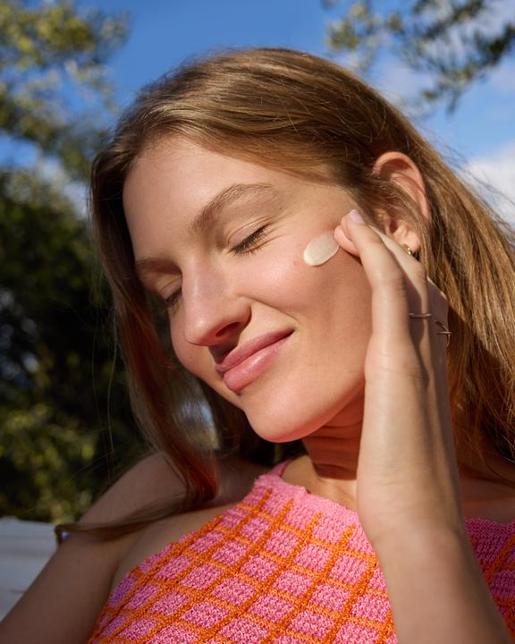 Produktbild NIVEA 2 in 1 Primer (Sonnencreme Gesicht, SPF 50+, 30 ml)