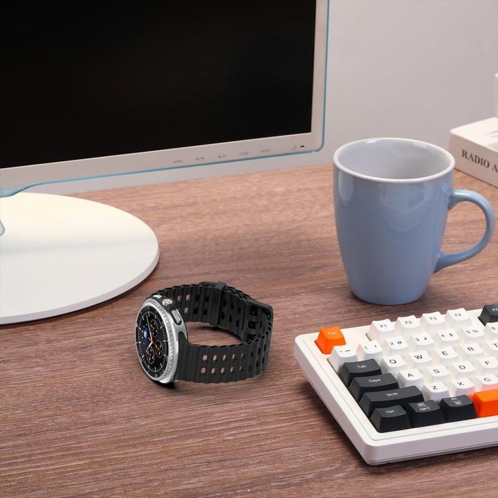 Produktbild Tech-Protect IconBand Pro Armband für Samsung Galaxy Watch 40/44/46 mm - Grün (Edelstahl, TPU)