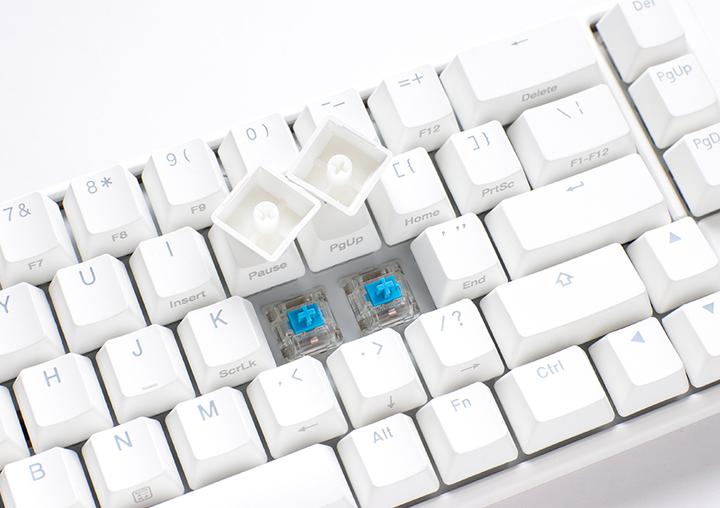 Produktbild Ducky One 3 Classic Pure White SF Gaming Tastatur, RGB LED - MX-Silent-Red (US) (US, Kabelgebunden)