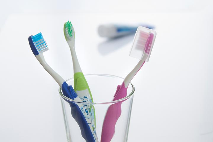 Produktbild Thienel Dental Kinderzahnbürste 3-7 Jahre rot (12 Stück) (Extra weich, 12 x)