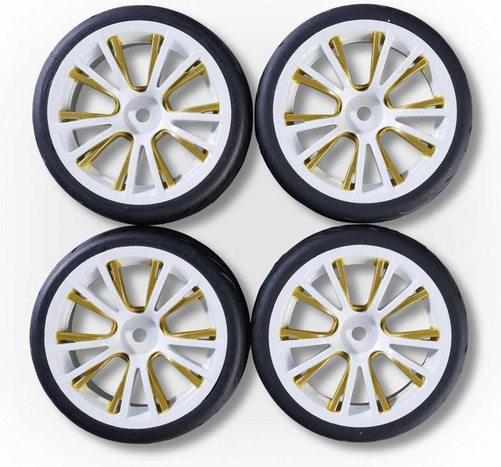 Actual product image Carson 1:10 Wheel set M-Design (4) white/gold