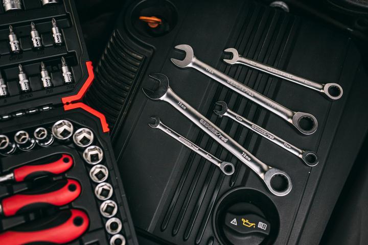 Produktbild Gedore Red red Steckschlüsselsatz, 172-teilig, Mit Umschaltknarre, Ratschen, Steckschlüssel und Bitsatz (10 mm, 27 mm, 15 mm, 30 mm, 8 mm, 9 mm, 20 mm, 25 mm)