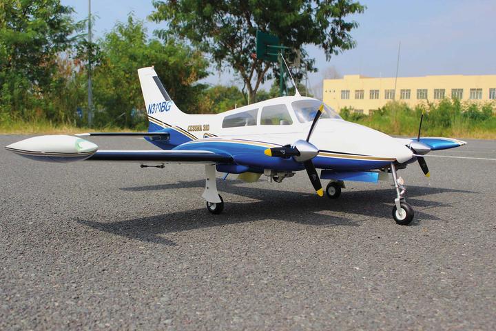 Produktbild Seagull Models ( SG-Models ) Cessna 310 Giant Twin 81" OHNE Einziehfahrwerk ARF (Motorflugzeug)